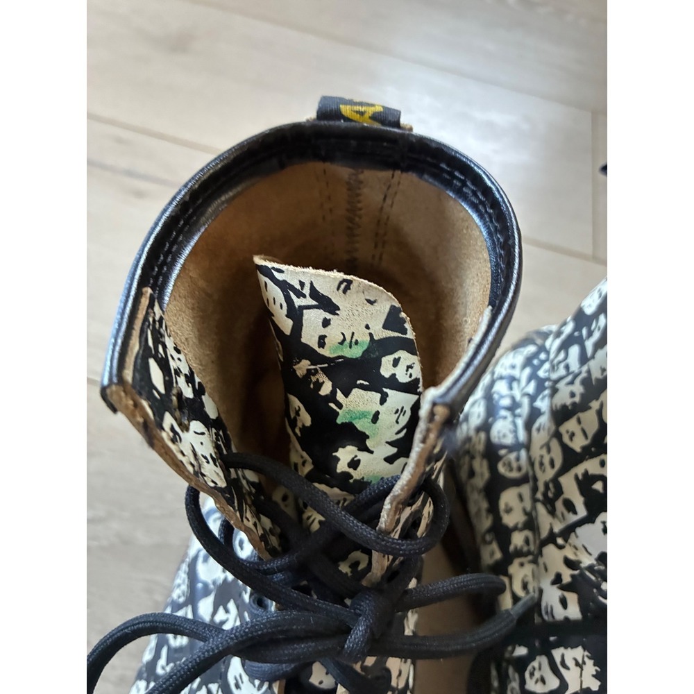 DR MARTENS ANDY WARHOL FACES 5 EYE BOOT - Picture 3 of 9